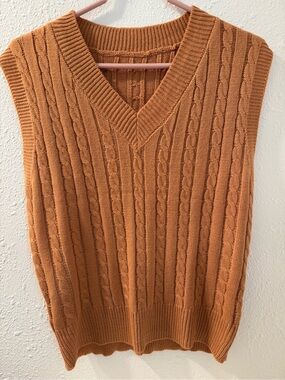Fox Cable Knit V-Neck Sweater Vest